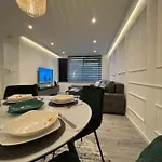 Tao Apartment, - Free Parking & Private Garage Διαμέρισμα *